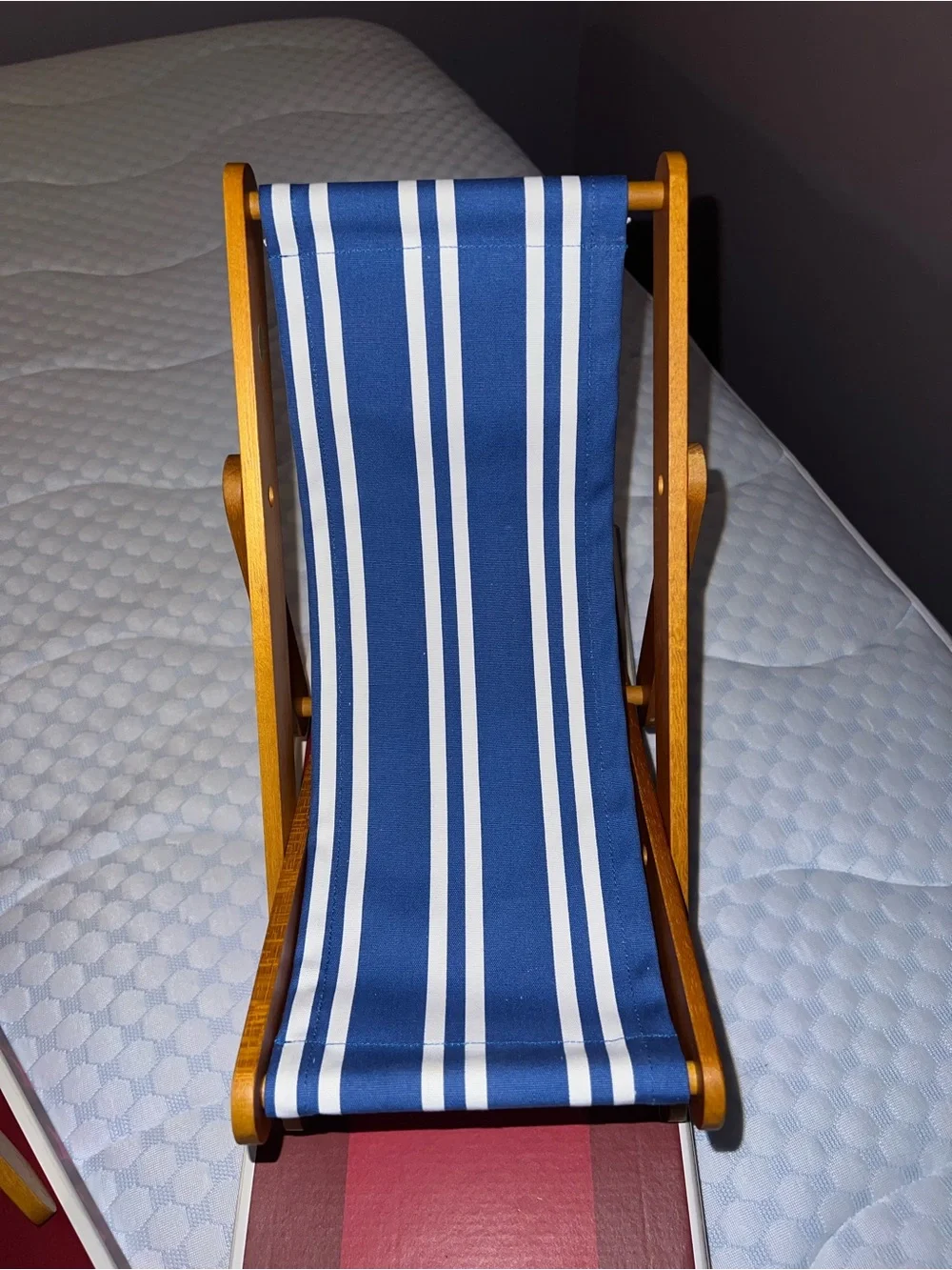 American Girl Kit Kittredge Blue and White Striped Beach Lounge Chairs (Pair)